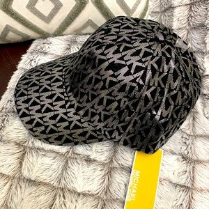 NWT MICHAEL KORS WOMENS BLACK WITH SILVER LOGO HAT
